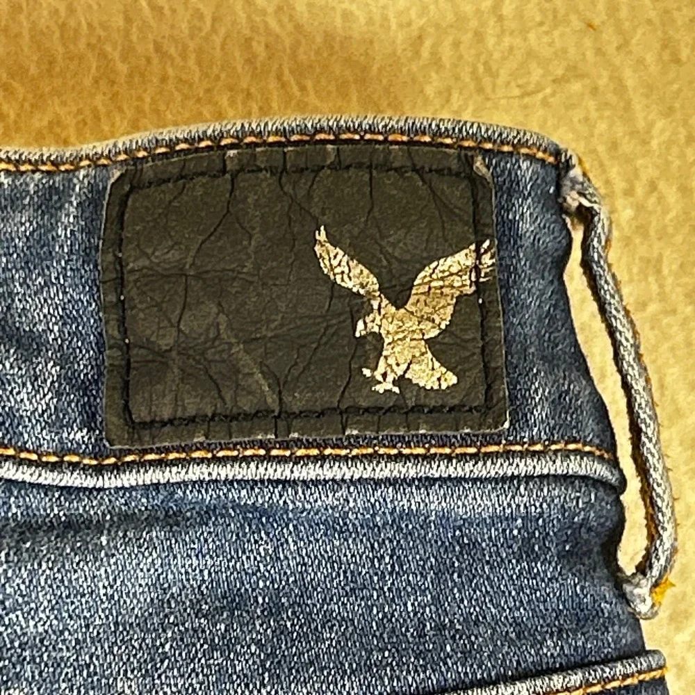 American Eagle Hi-Rise Shortie Distressed Denim Shorts Blue Super Stretch Size 2 - Picture 11 of 13